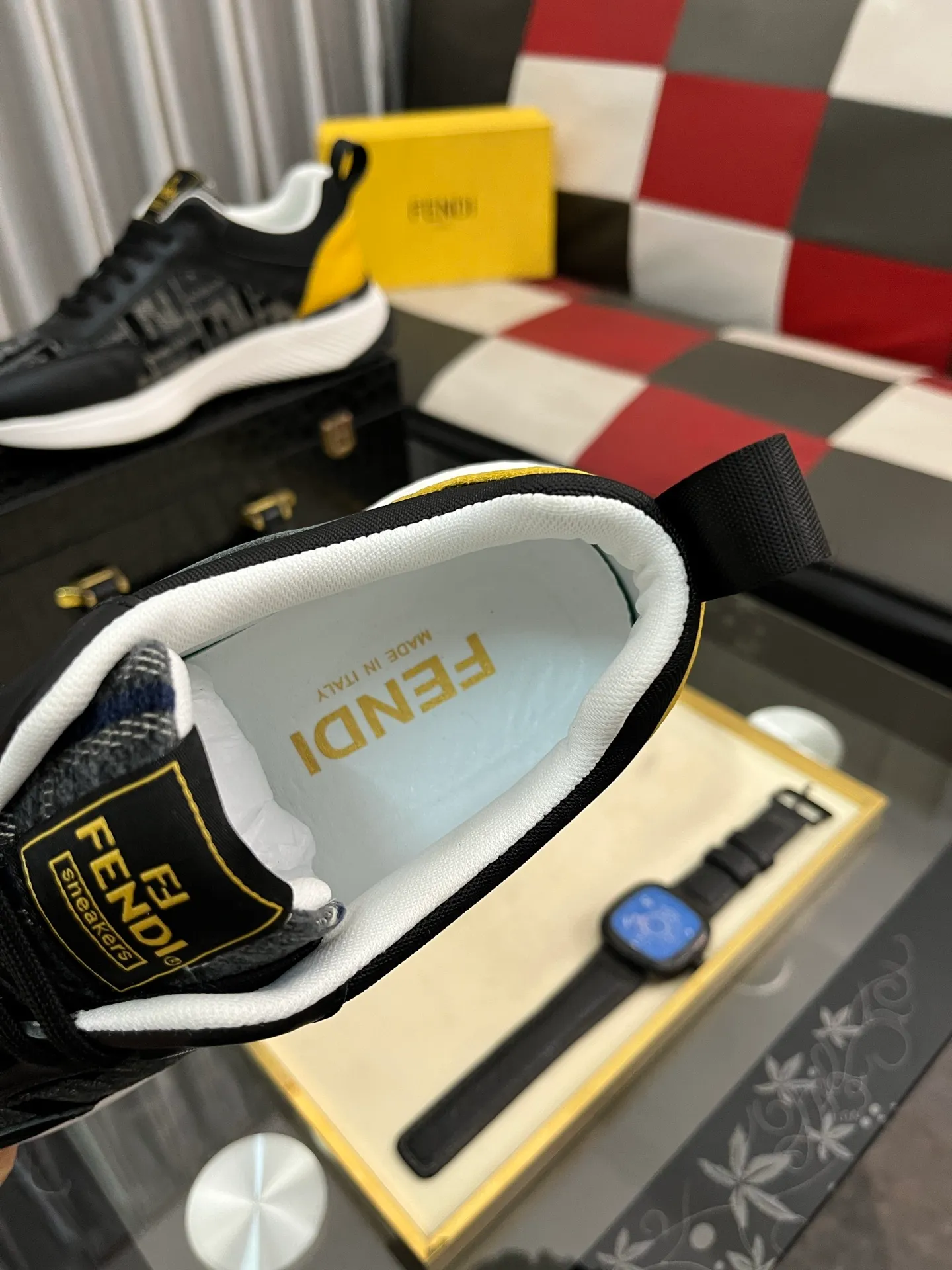 Men's Men's Shoes💰458⌚️⌚️[Fendi] Fendi's latest casual shoes for men! Available at counters simultaneously! Made entirely of imported top-grain calfskin, the interior is made of top-grain water-dyed cowhide, and the original factory-supplied rubber outsole. Leading new fashion concepts. Matching code: 38-442️⃣Colors available